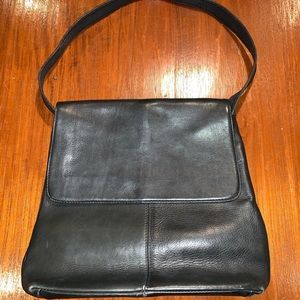 EUC black leather HOBO Int’l flap bag w/zipper